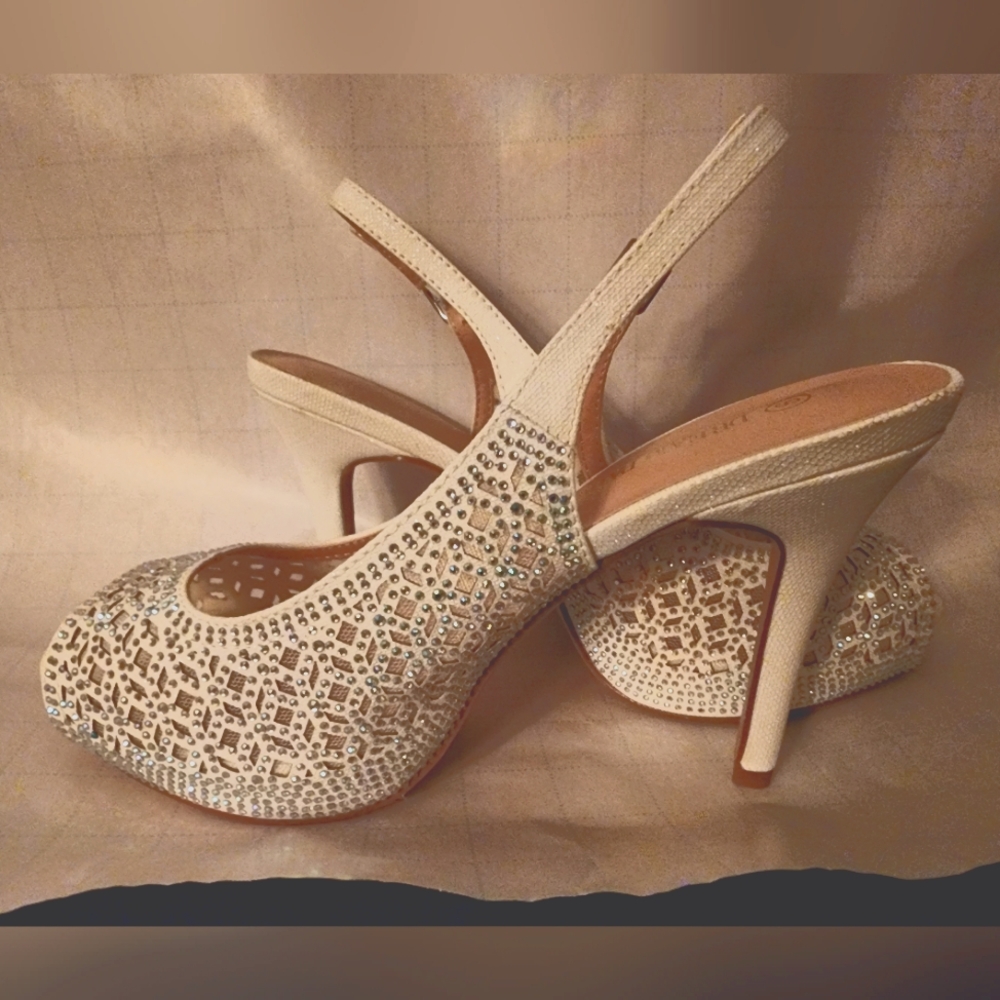 White Dream Pairs Crystal Heels, New, Size 9